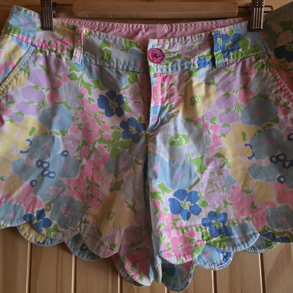 Lilly Pulitzer Flower Buttercup Scalloped Shorts. Sz. 8